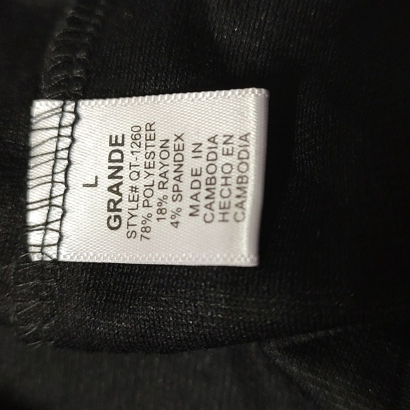 The Arte By Zenana Black Zipper Front Crop Top Size L - Picture 4 of 4